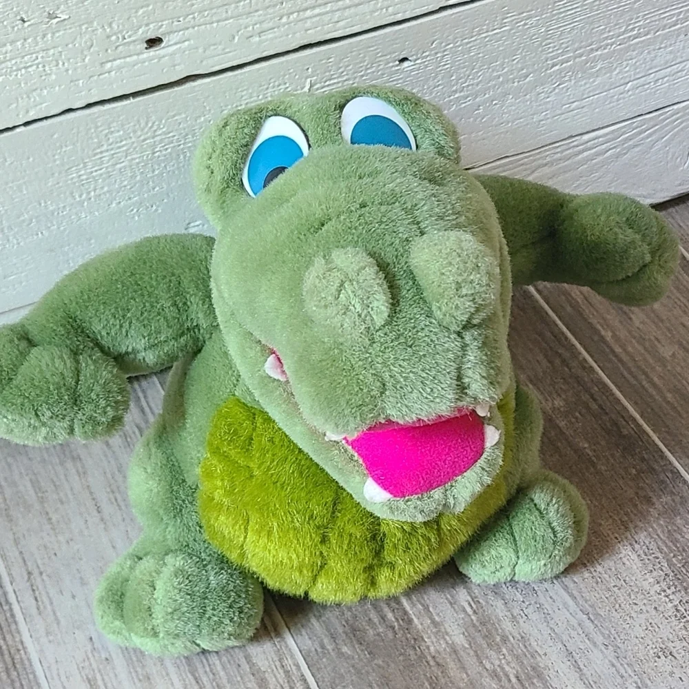Vintage Planet Hollywood Christmas Corner Alligator 10